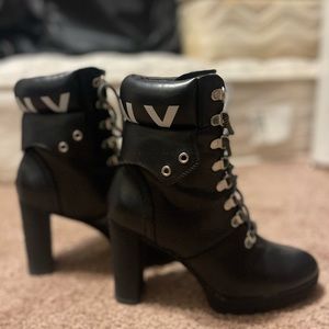 Womens Faux Leather Platform Combat & Lace-Up Boots Size 8